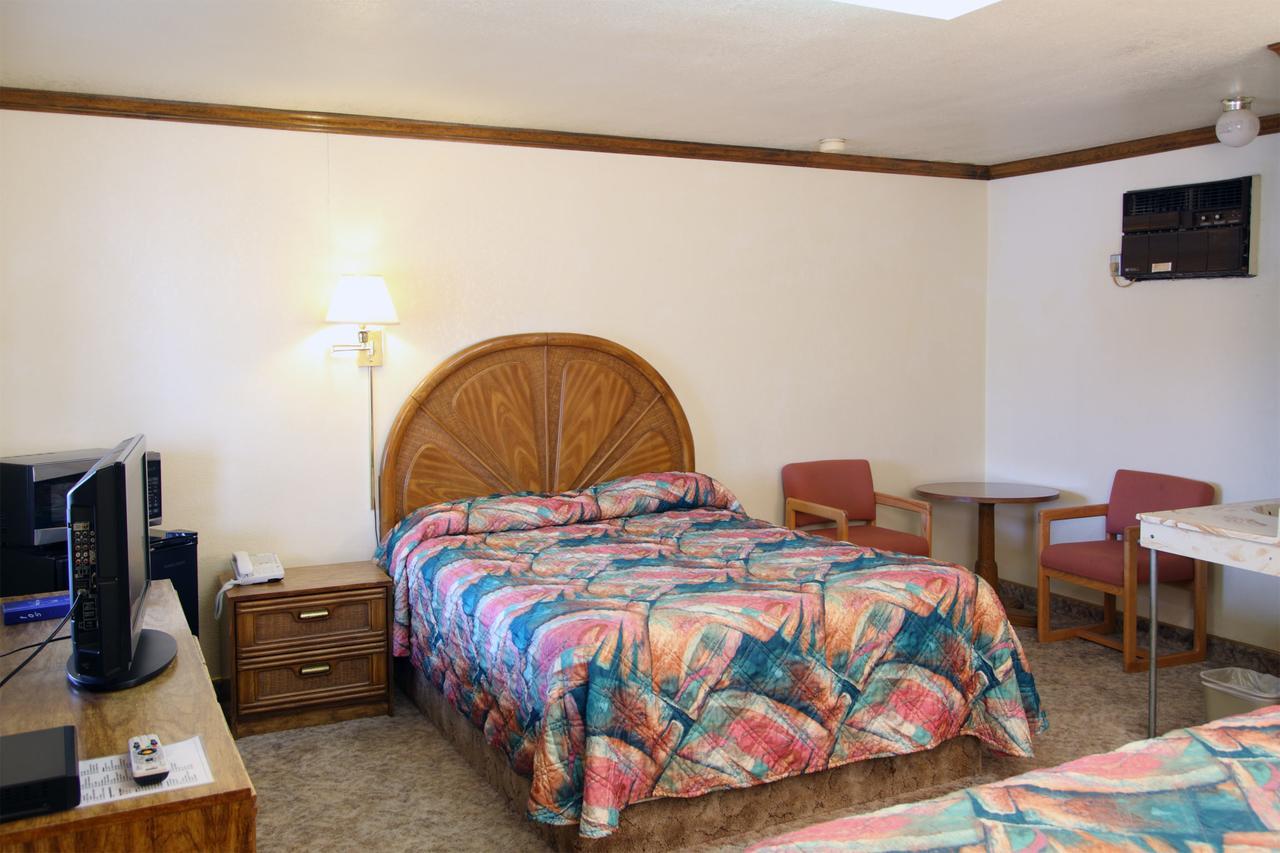 Country Inn Motel Dove Creek Екстериор снимка