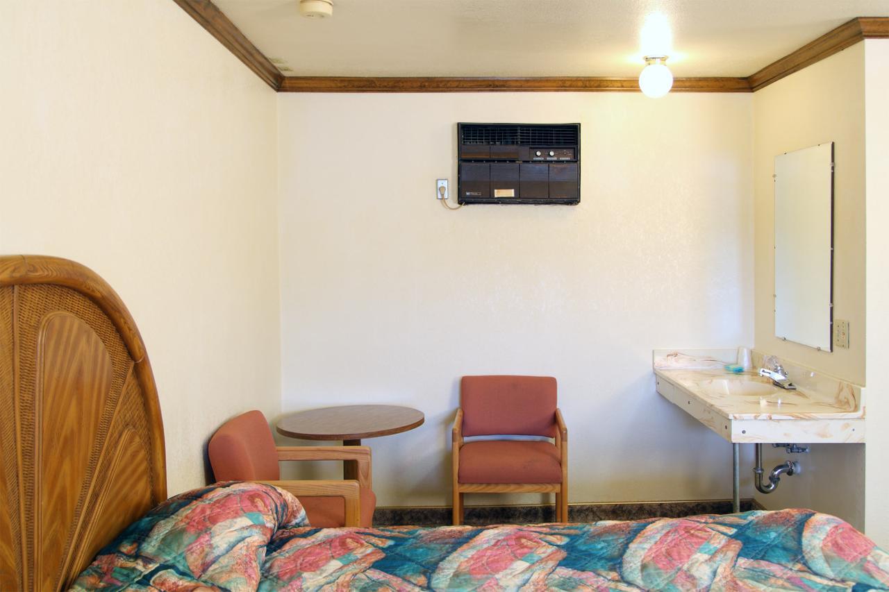 Country Inn Motel Dove Creek Екстериор снимка