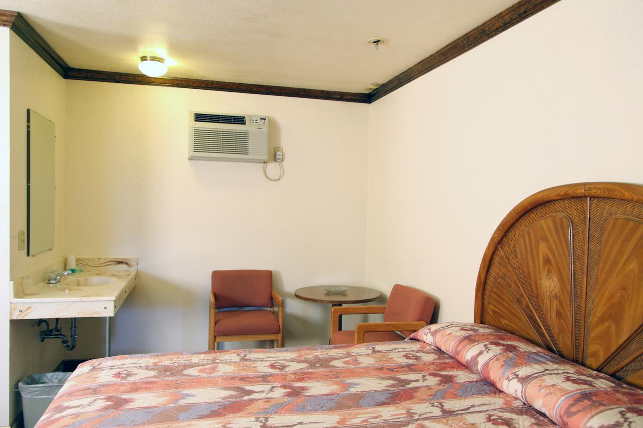 Country Inn Motel Dove Creek Екстериор снимка