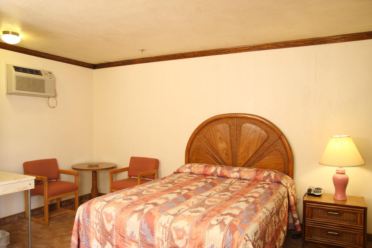 Country Inn Motel Dove Creek Екстериор снимка